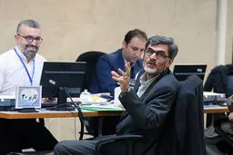 عکس / نماینده سابق مجلس در حال ثبت نام در انتخابات مجلس