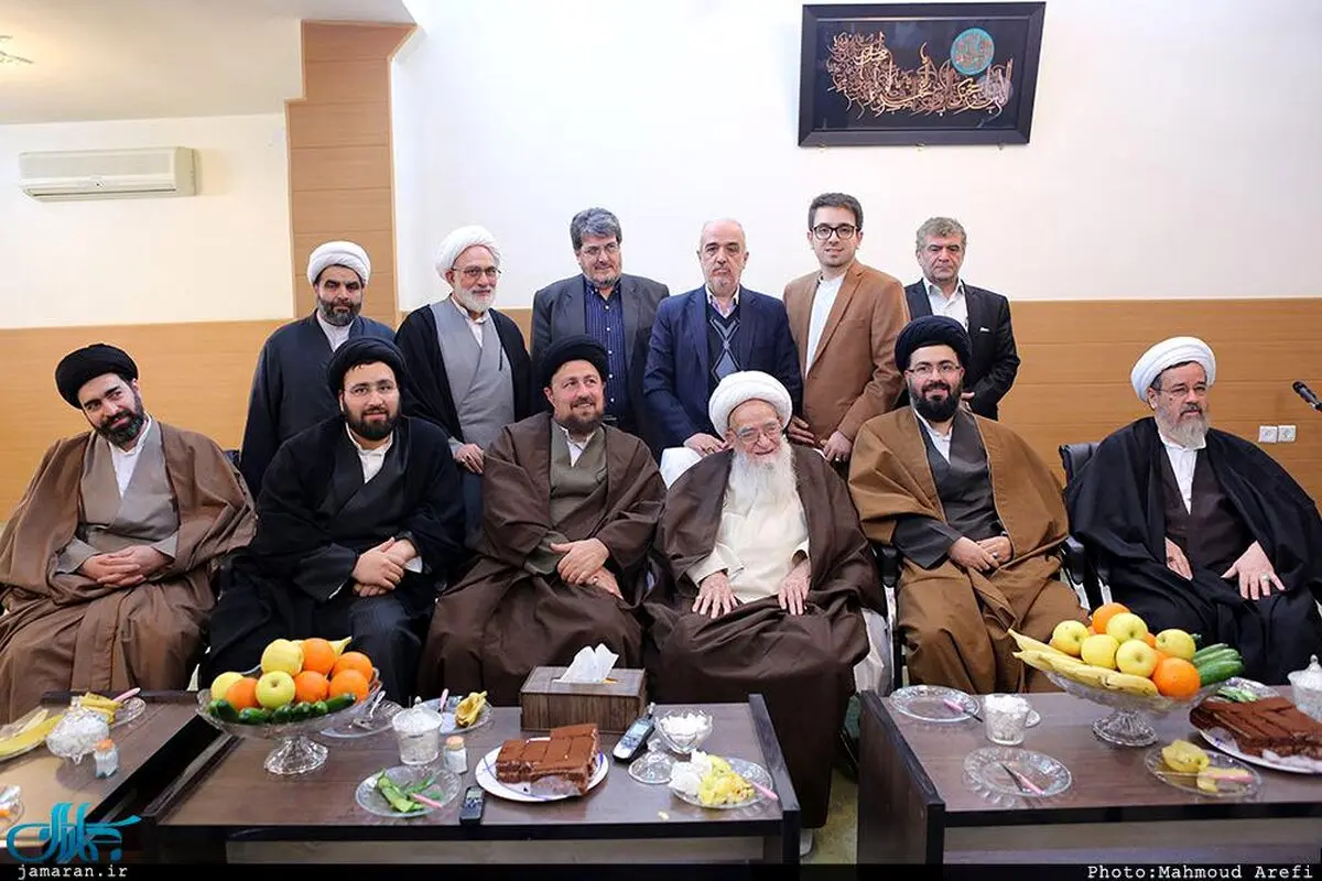 عکس یادگاری آیت‌الله گلپایگانی با سیدحسن و برادرانش!
