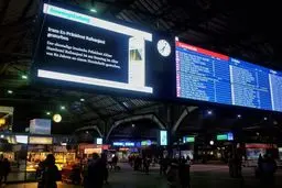 خبر درگذشت آیت الله هاشمی رفسنجانی در ایستگاه مرکزی قطار زوریخ/عکس