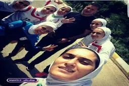 سلفی علی دایی با ملی پوشان فوتسال بانوان/ عکس