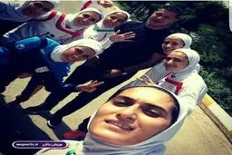 سلفی علی دایی با ملی پوشان فوتسال بانوان/ عکس