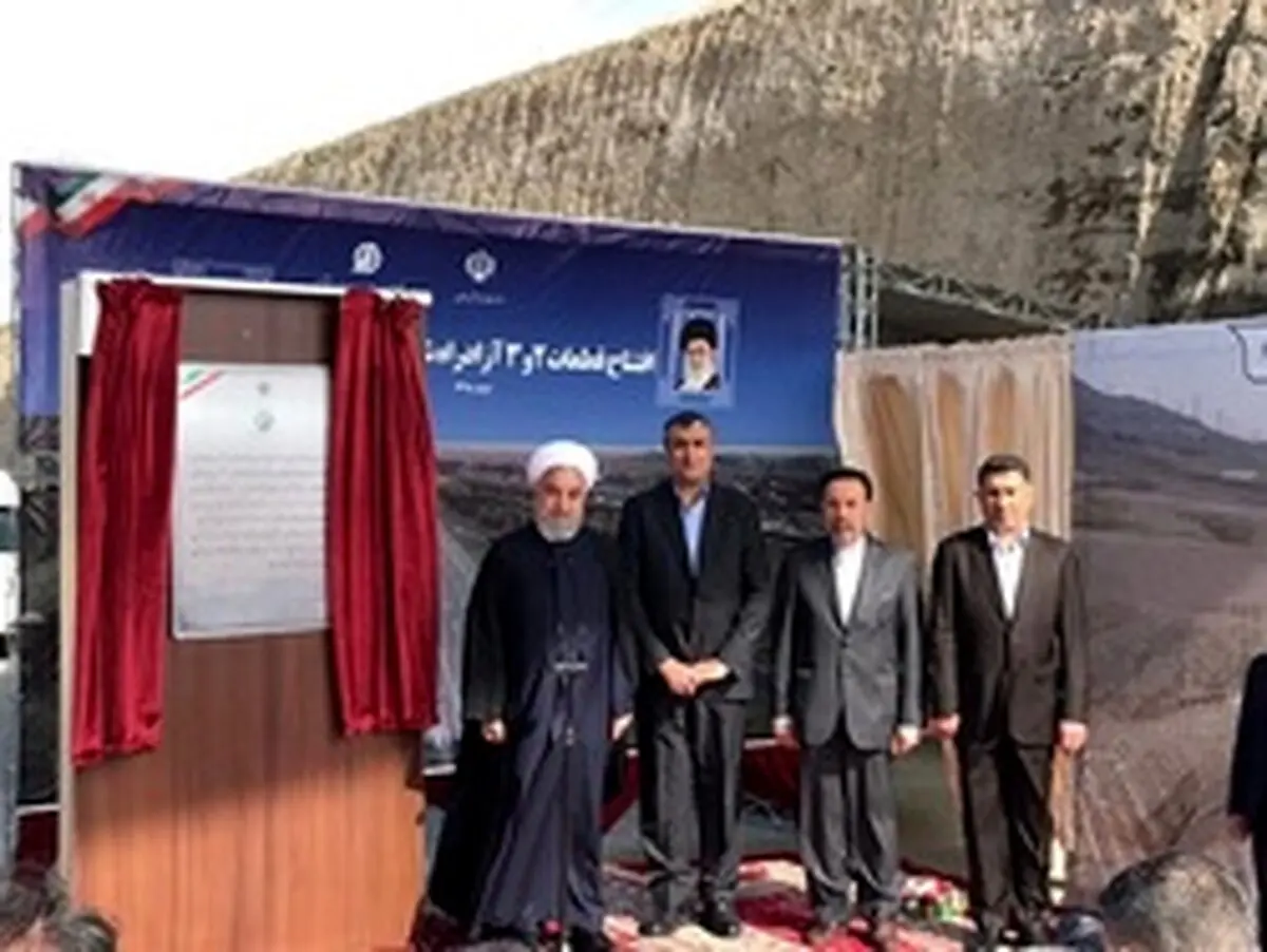 روحانی: با کمک مردم و همت پزشکان از روزهای سخت عبور می‌کنیم / امسال جسم ما به دلایل بهداشتی، از امکان متبرکه فاصله دارد؛ اما روح ما از هرسال به آنها نزدیکتر است