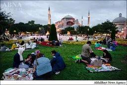 افطار ماه رمضان در مسجد فاتح استانبول/تصاویر