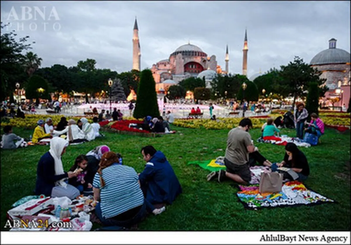 افطار ماه رمضان در مسجد فاتح استانبول/تصاویر