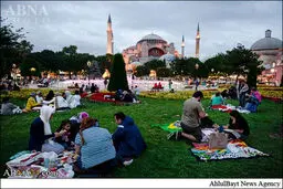 افطار ماه رمضان در مسجد فاتح استانبول/تصاویر