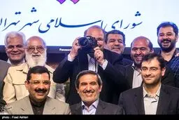 عکاسی قالیباف از خبرنگاران در جلسه آخر شورای شهر