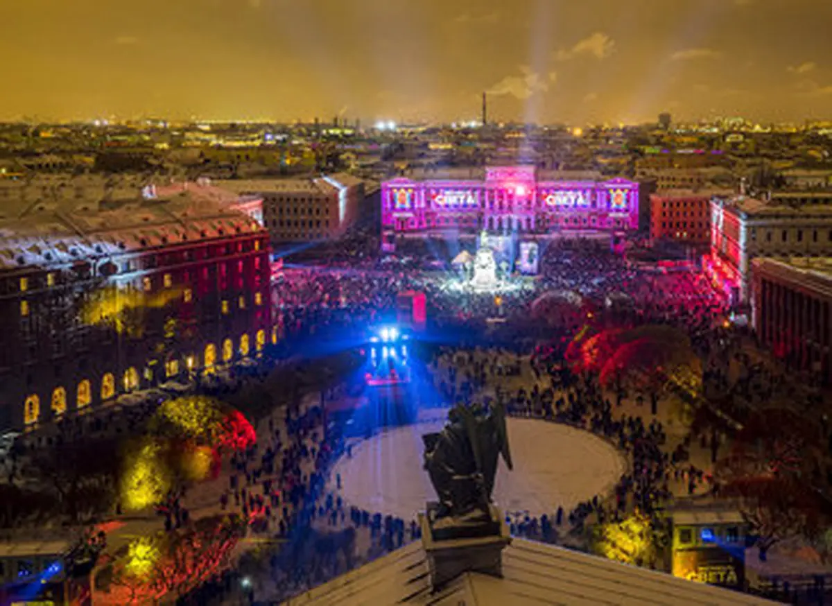 تصاویر دیدنی از جشنواره نور سن‌پترزبورگ