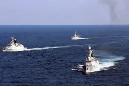 سی ان ان خبر داد : شلیک اخطار ناو آمریکایی به سوی قایق‌های ایرانی