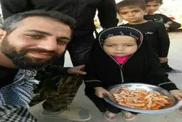 نذری متفاوت یک دختربچه در پیاده‌روی اربعین/عکس