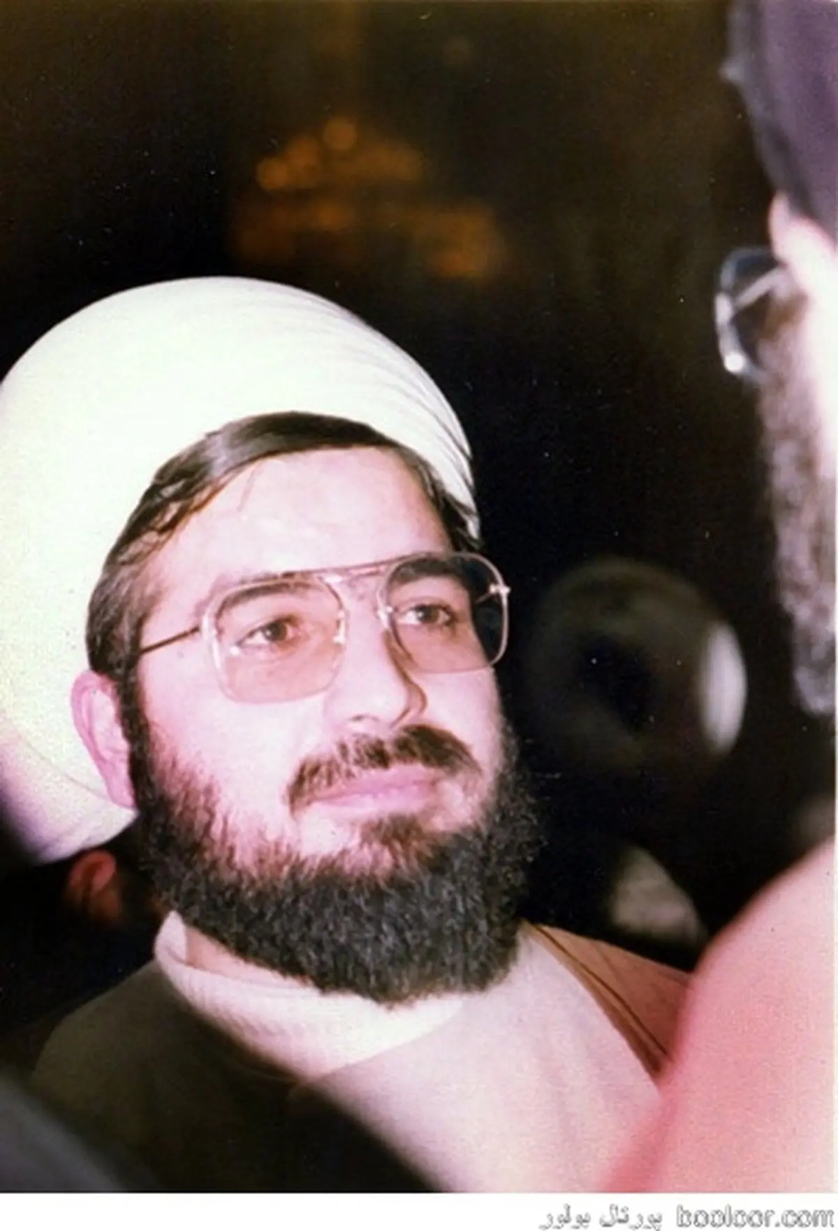 دست به اسلحه شدن روحانی در ماجرای گروگان‌گیری