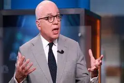 زیر و بم کتابی جنجالی که می‌تواند به سقوط دونالد ترامپ منجر شود /خشم مرد جنجالی کاخ سفید از افشاگری ها درباره زندگی شخصی اش/ همه اعراب تا سرحد مرگ از ایران می ترسند/ ردپای ملانیایِ گریان و ایوانکایِ معروف در کتاب آتش و خشم /استراتژیست ارشد چگونه ترامپ را 