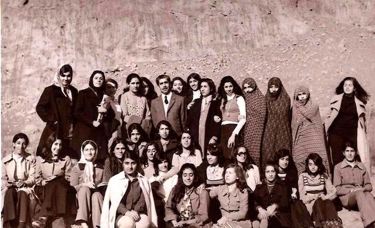 دختران دبیرستانی دهه 50/ عکس