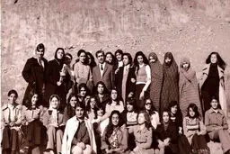 دختران دبیرستانی دهه 50/ عکس