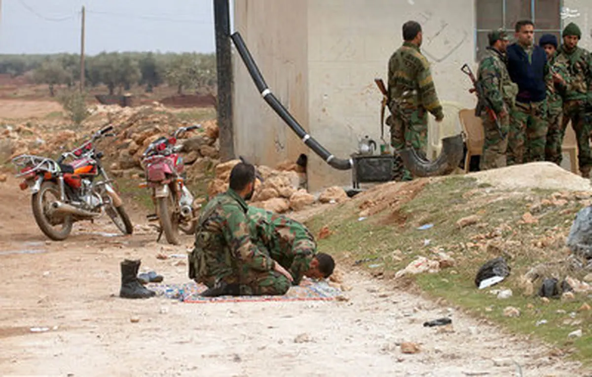 نماز رزمندگان در شهرک آزادشده/تصاویر