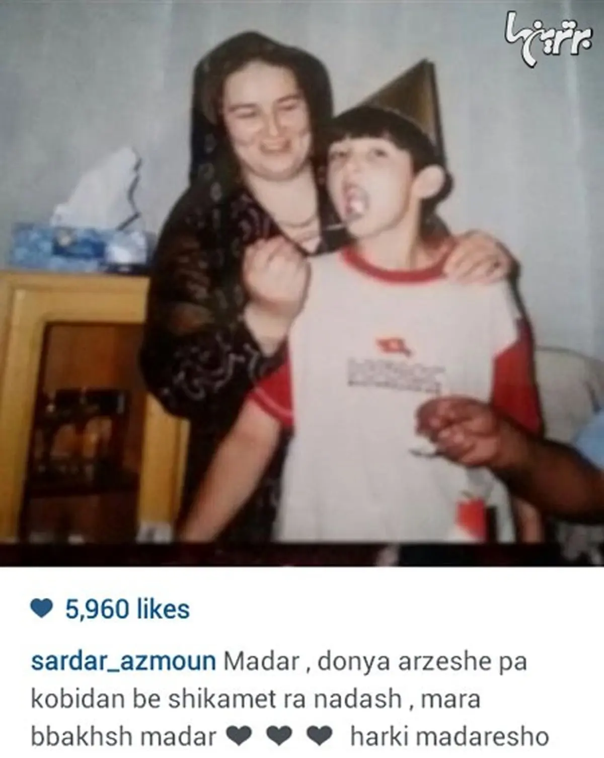 عکسی از کودکی سردار آزمون در کنار مادر