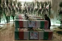 مهمترین تصاویر روز گذشته/ از نماز جماعت در فرودگاه کندی تا تشییع جنازه آتش نشانان و جشنواره فجر