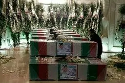 مهمترین تصاویر روز گذشته/ از نماز جماعت در فرودگاه کندی تا تشییع جنازه آتش نشانان و جشنواره فجر