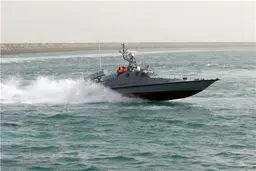 وزارت دفاع انبوهی از شناورهای تندرو عاشورا و ذوالفقار را به نیروی دریایی سپاه تحویل داد