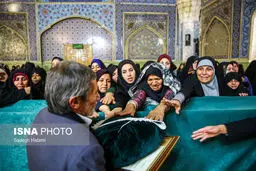 اهداء پرچم متبرک آستان قدس رضوی به هیات‌های مذهبی کشور/تصاویر