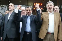 ماموریت جدید دوقلوهای مشایی - بقایی /احمدی‌نژاد و یارانش تبدیل به اپوزیسیون نظام می‌شوند؟