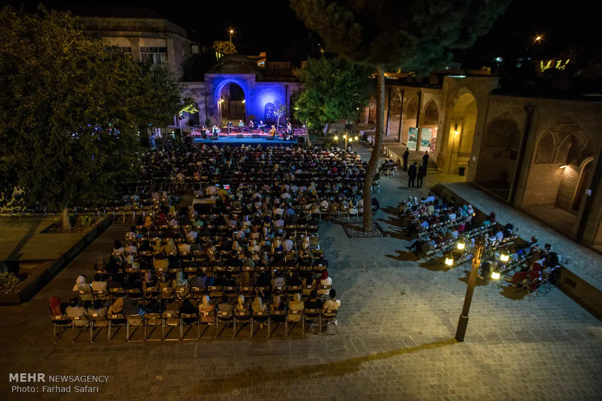 تصاویری از کنسرت علیرضا قربانی در یک فضای خاص