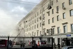 آتش‌سوزی در ساختمان وزارت دفاع روسیه/تصاویر