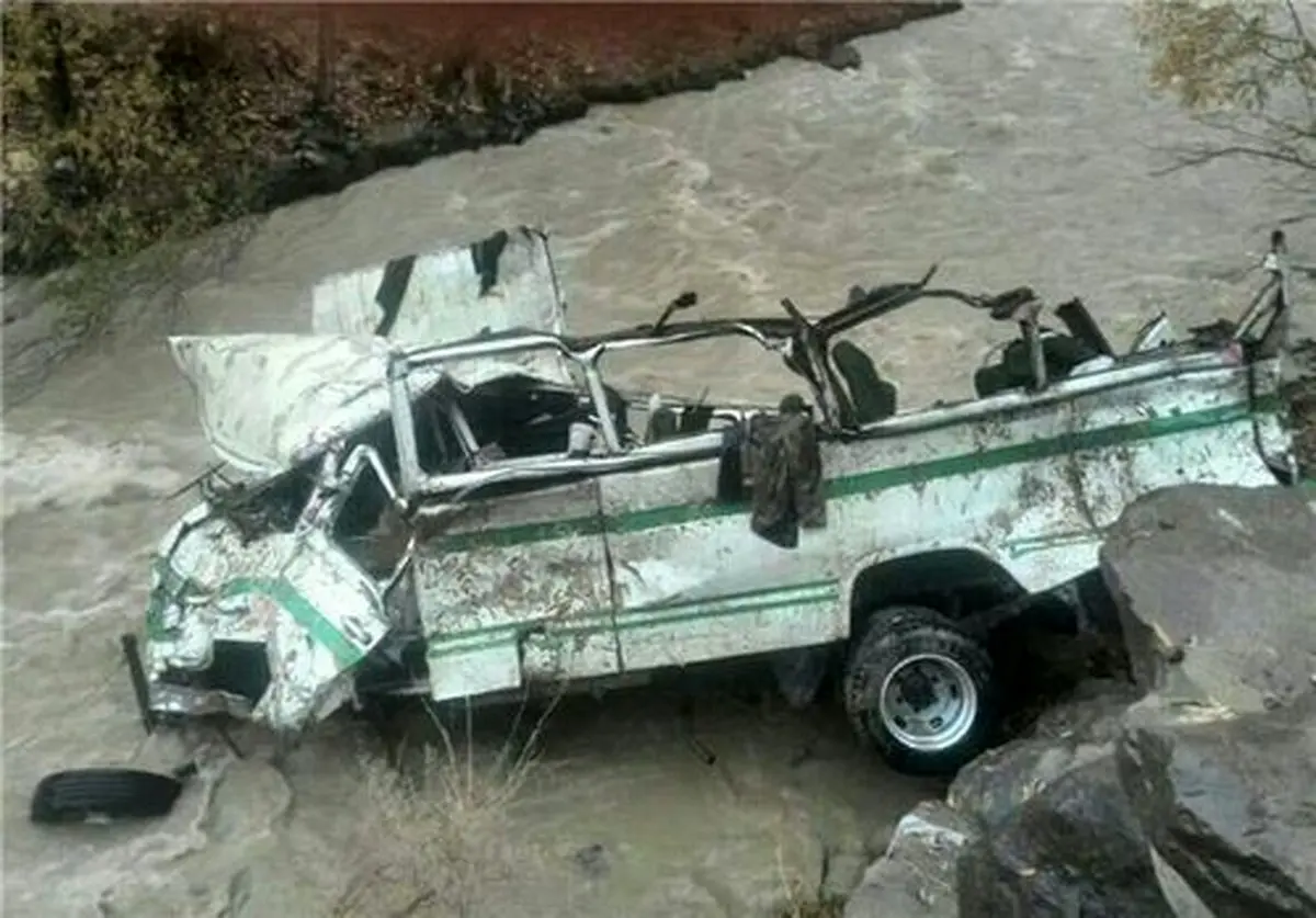 عکس یادگاری قبل ازسقوط در رودخانه/تصاویر