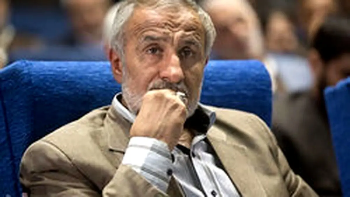 واکنش تند نادران به جلسه رایزنی لاکچری برخی منتخبان مجلس یازدهم / از موکلین خود خجالت نمی‌کشید؟
