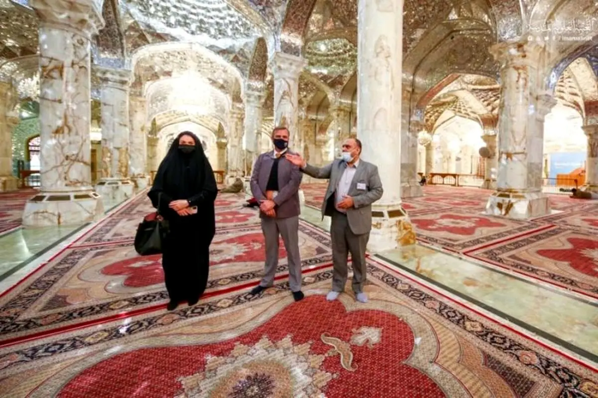 تصاویر دیده نشده از سفیر هلند در حرم امام علی (ع)