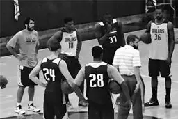 تمرینات صمد نیکخواه بهرامی در کمپ دالاس ماوریکس آمریکا+عکس