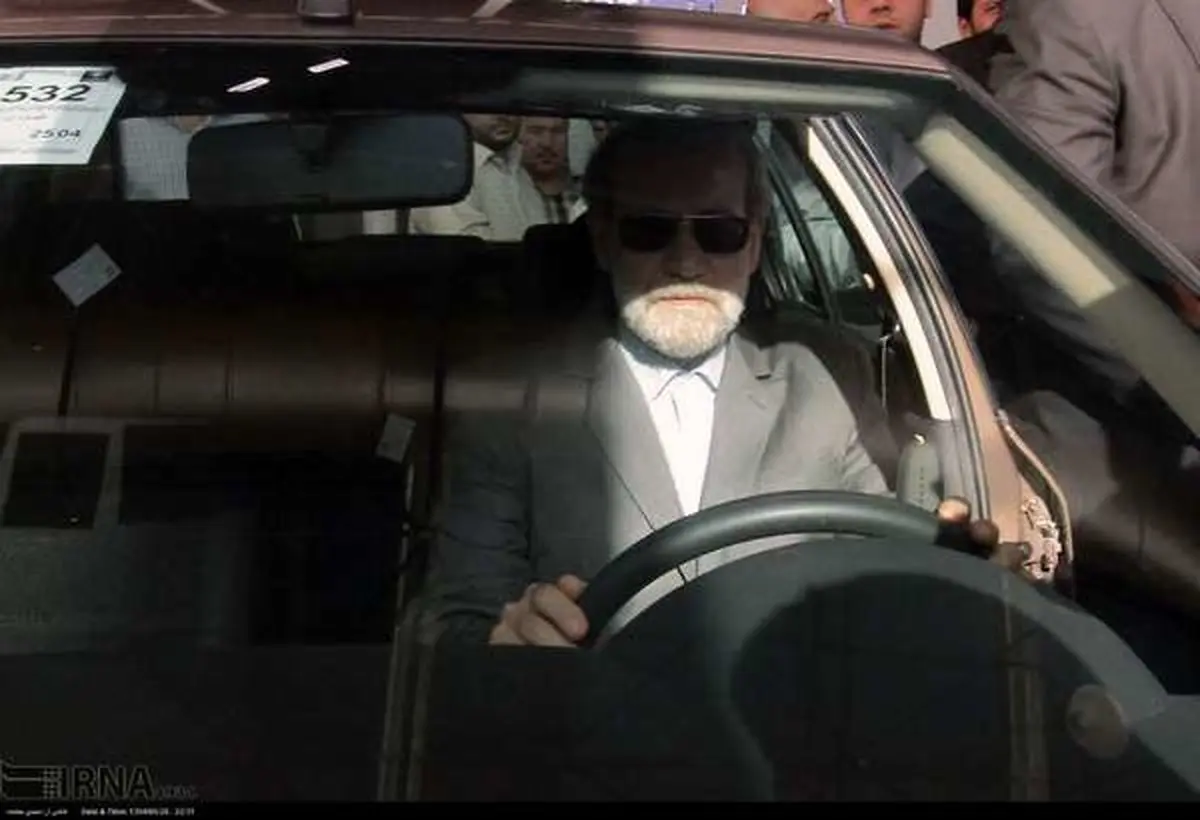 علی لاریجانی پشت فرمان/عکس