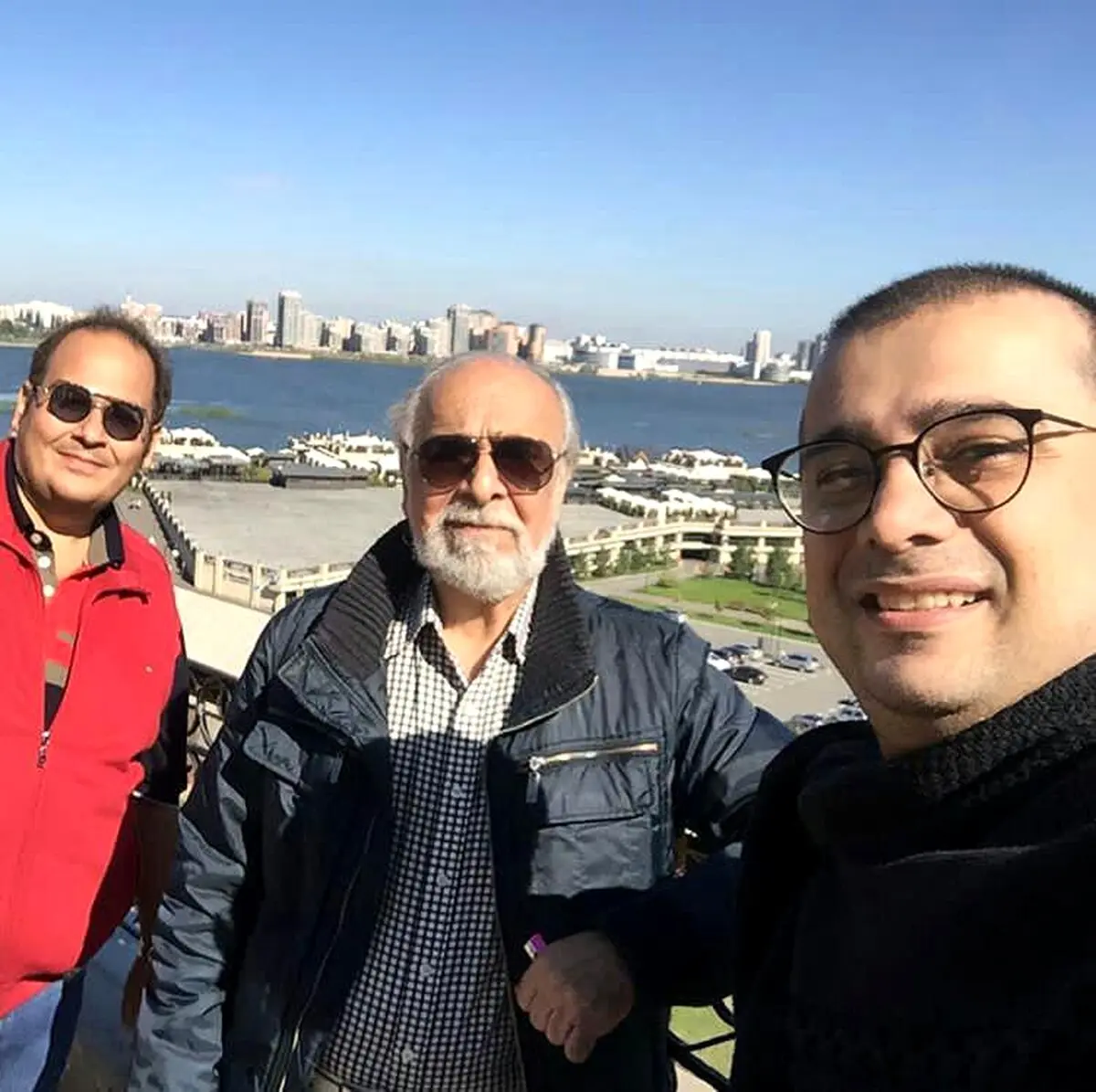 سپند امیرسلیمانی در کنار پدرش و رضا داوود نژاد/عکس