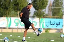 هنرنمایی کارلوس کیروش در تمرین تیم ملی/عکس