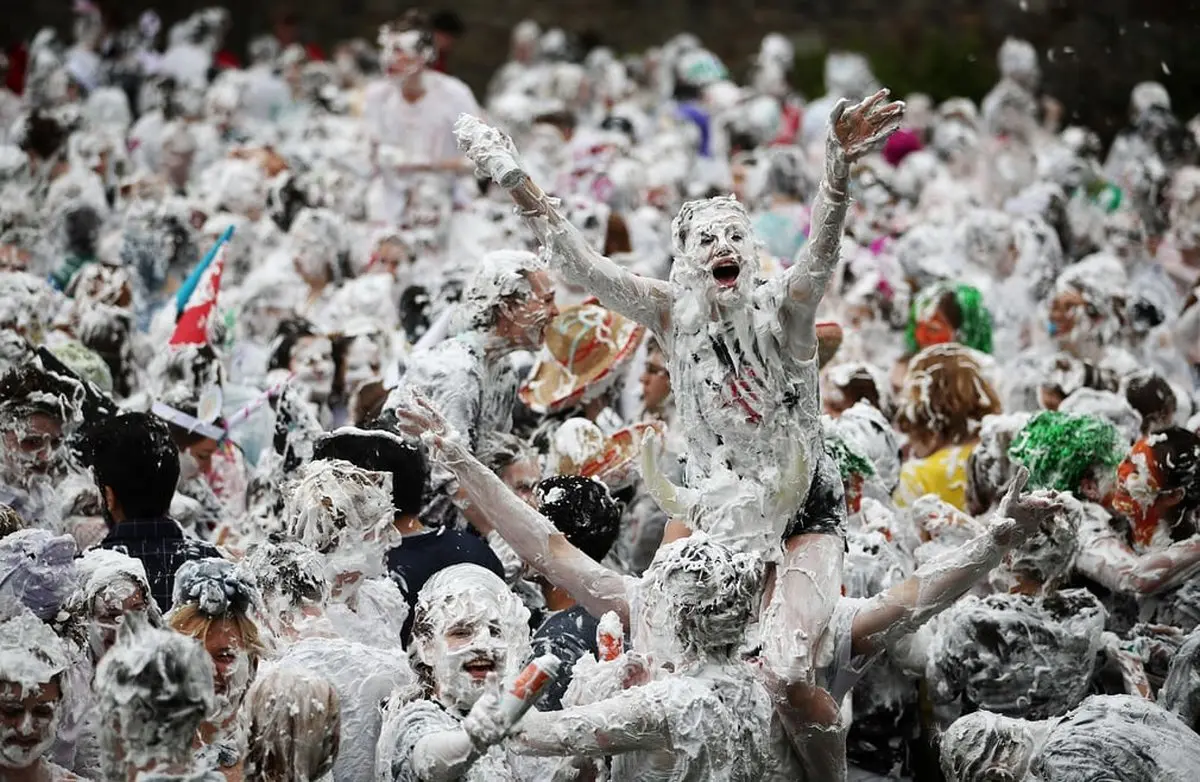 تقریح عجیب اسکاتلندی‌ها در دانشگاه/عکس