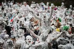 تقریح عجیب اسکاتلندی‌ها در دانشگاه/عکس