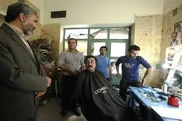 عکس/ رضا عطاران در اتاق گریم