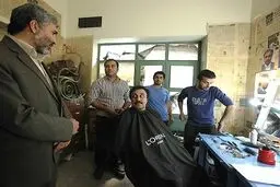 عکس/ رضا عطاران در اتاق گریم