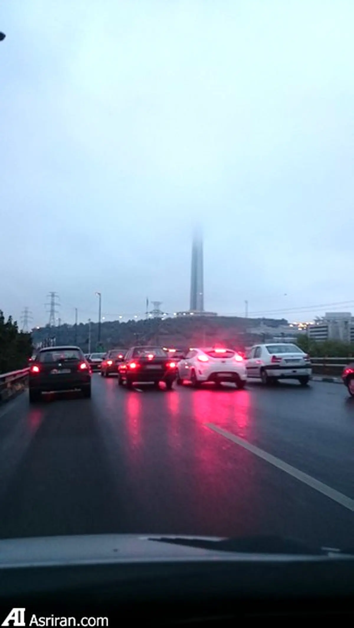 برج میلاد در مه /عکس