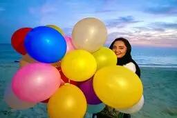 عکس خاص نرگس محمدی در ساحل جزیره کیش