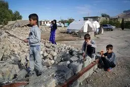 تصاویری از حال و هوای کودکان زلزله‌زده در کرمانشاه