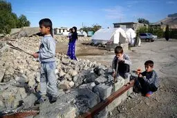 تصاویری از حال و هوای کودکان زلزله‌زده در کرمانشاه