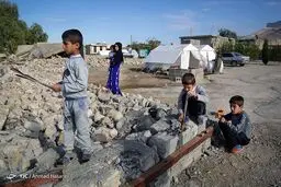 تصاویری از حال و هوای کودکان زلزله‌زده در کرمانشاه