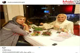 شهرزاد عبدالمجید به همراه دوستش در یک رستوران/ عکس