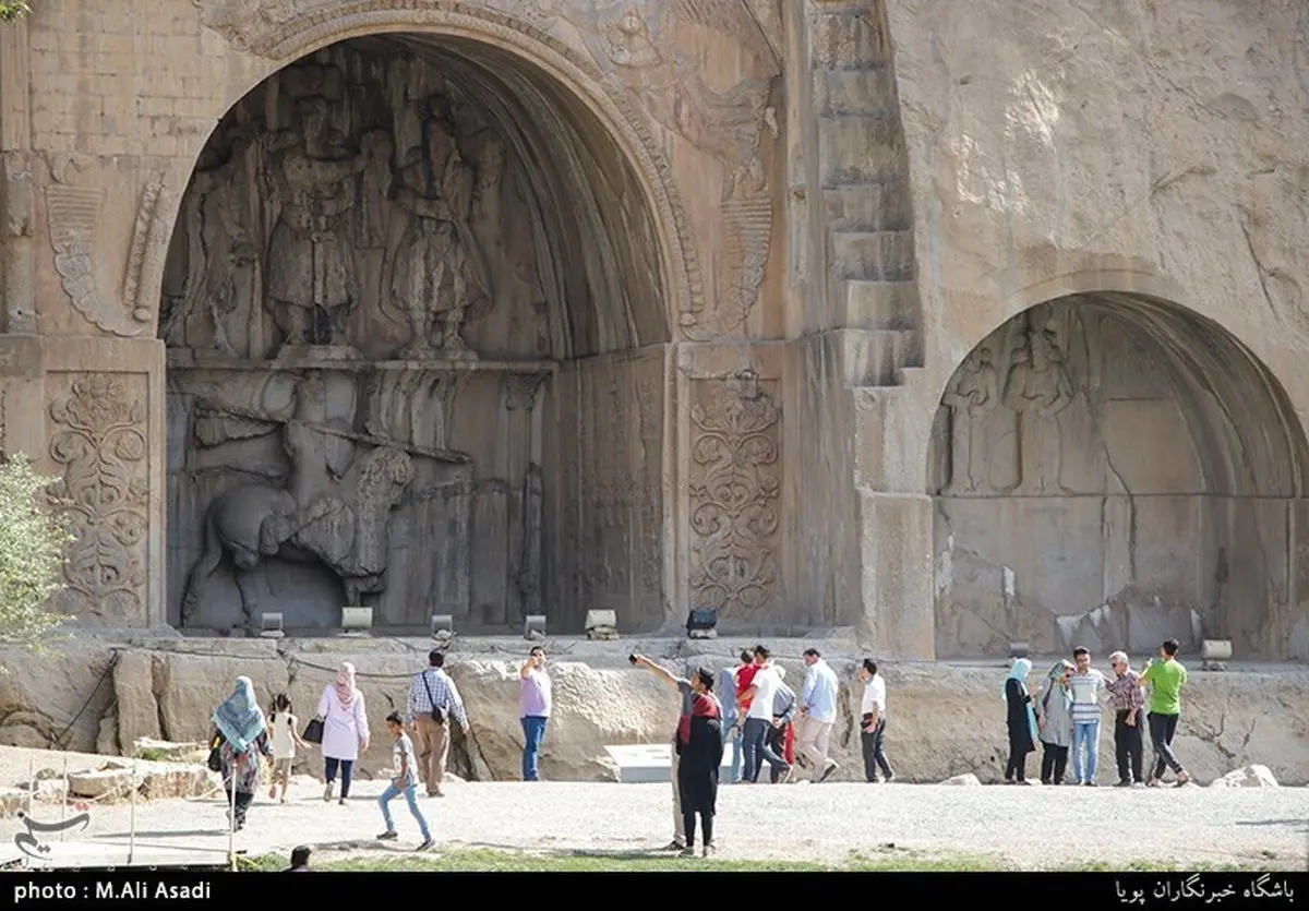 مسافران تابستانی در طاق بستان / تصاویر