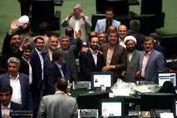 لبخند باهنر در آخرین روز نمایندگی/ عکس