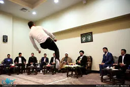 هنرنمایی جالب یک رزمی کار در دیدار با سیدحسن خمینی/عکس