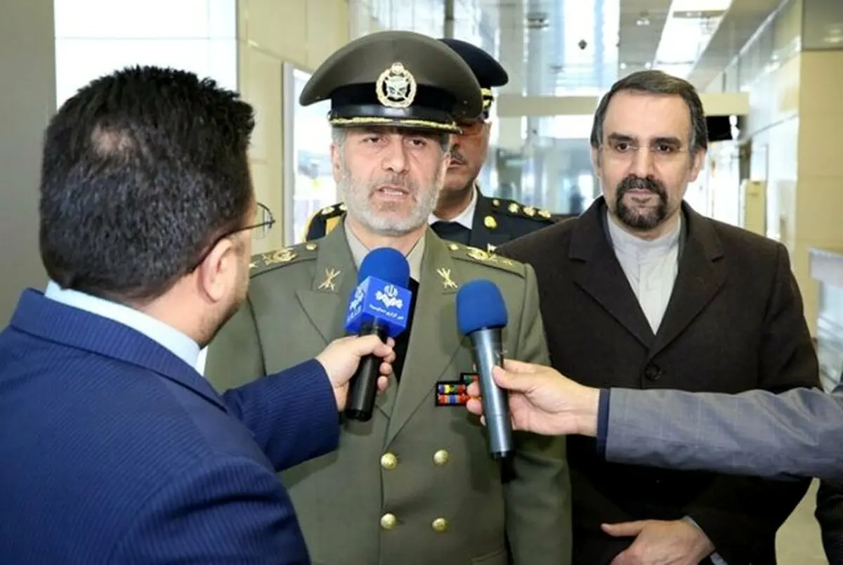 وزیر دفاع در بدو ورود به فرودگاه مسکو: مهمترین موضوع امروز جهان ترامپیسم است که به نازیسم شباهت دارد