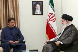 تصاویر / دیدار نخست‌وزیر پاکستان با مقام معظم رهبری