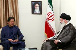 تصاویر / دیدار نخست‌وزیر پاکستان با مقام معظم رهبری