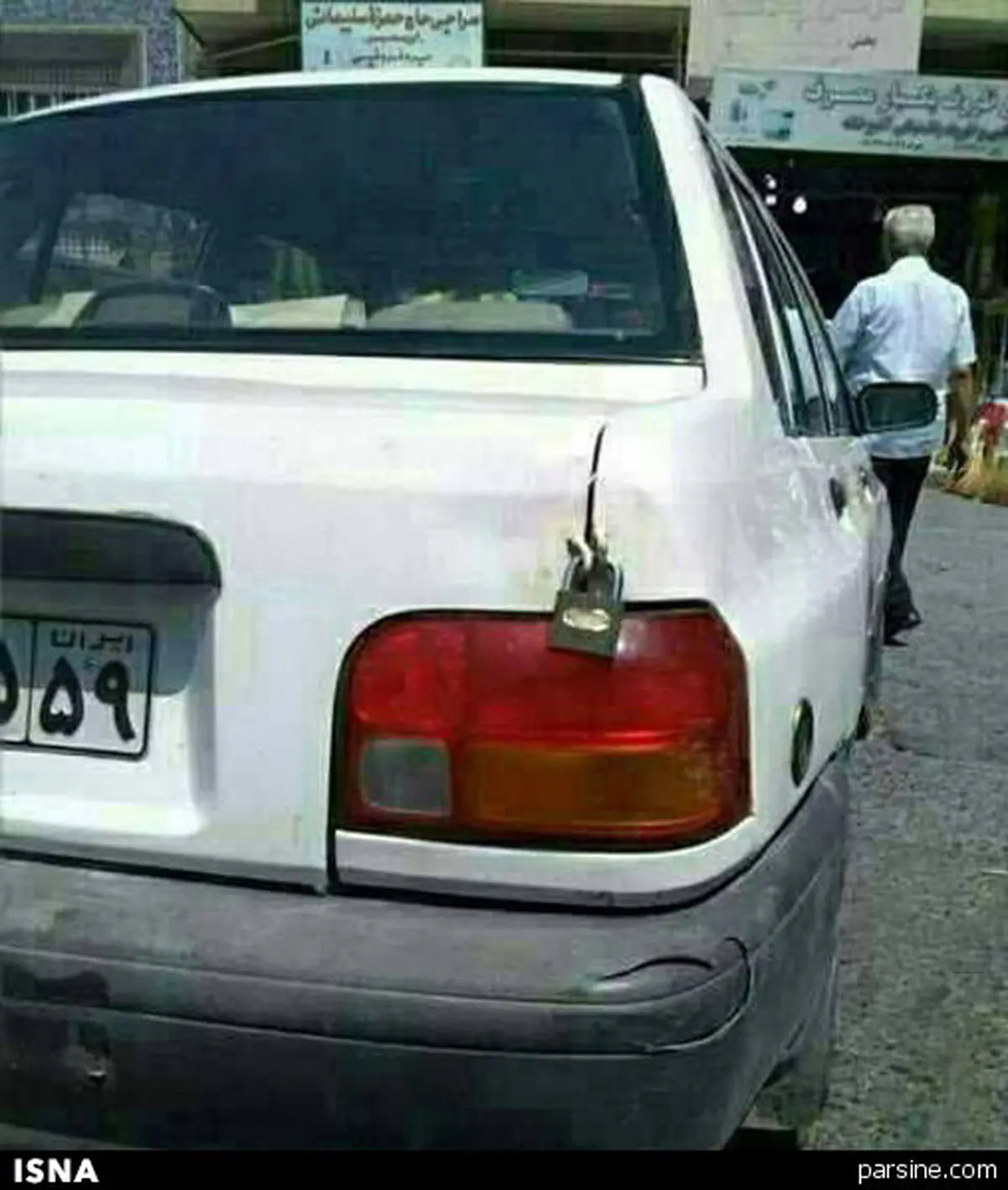 ابتکار جالب برای قفل صندوق عقب پراید/عکس